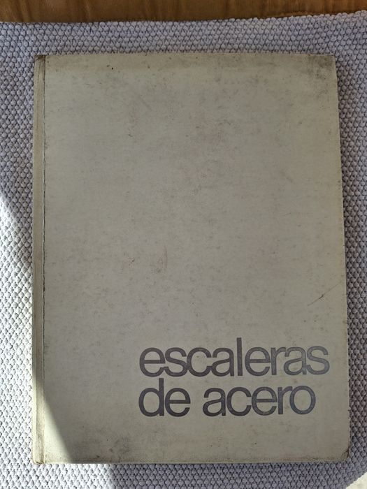 Livro : Escaleras de acero. Desenho técnico. Design. Arquitetura.
