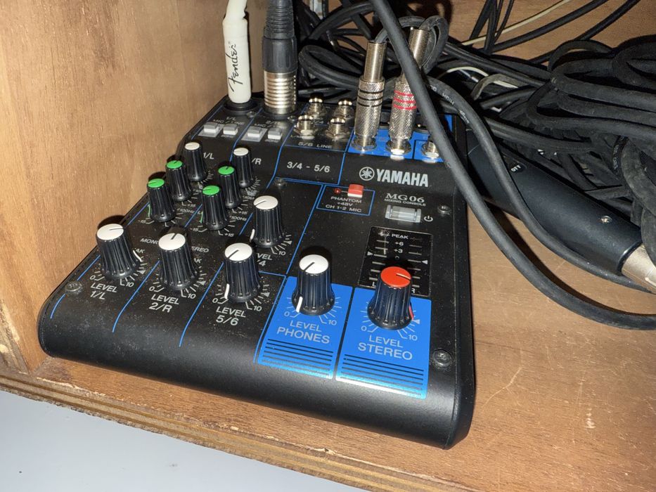 Varios equipamentos dem som e luz dj