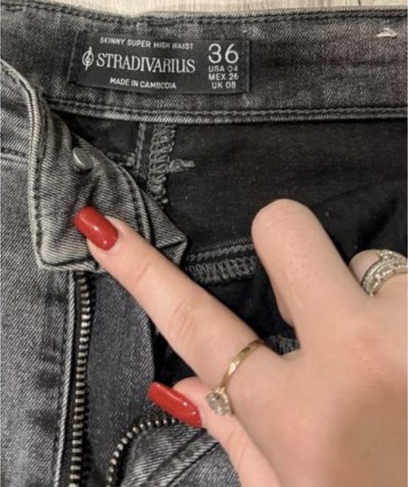 Серые джинсы скинни с высокой посадкой Stradivarius (размер 36 / S)