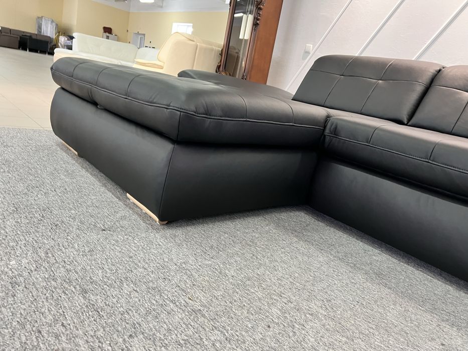 Виставковий шкіряний розкладний з великою нішею повністю шкіряний