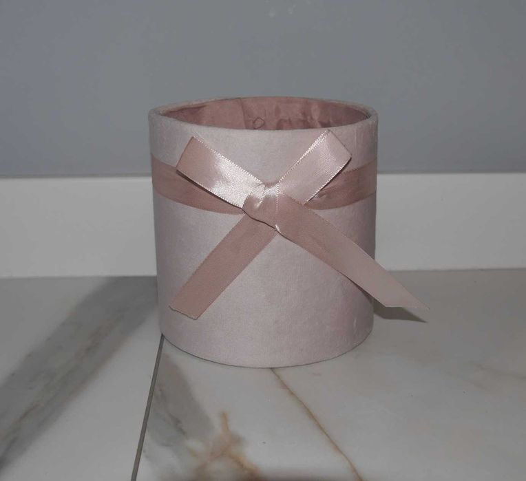 Pojemnik pudełko na pędzle kosmetyki ozdobne