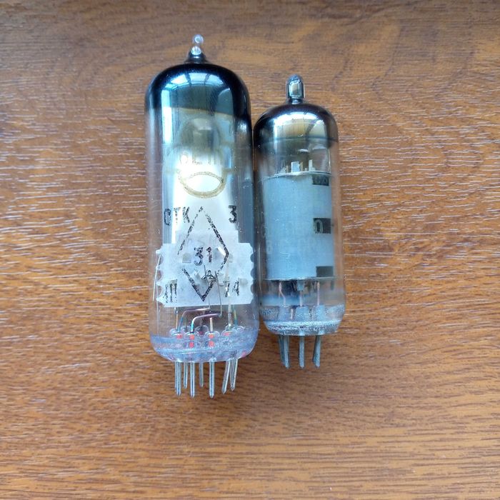 Радіолампи вакуумі.