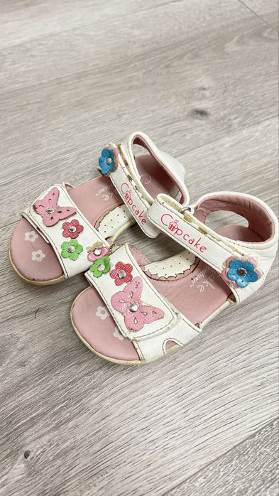 Взуття для дівчинки