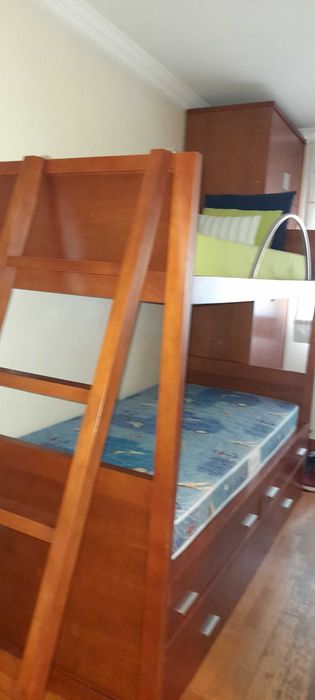 Vendo Mobília de Quarto com beliche, roupeiro e secretária