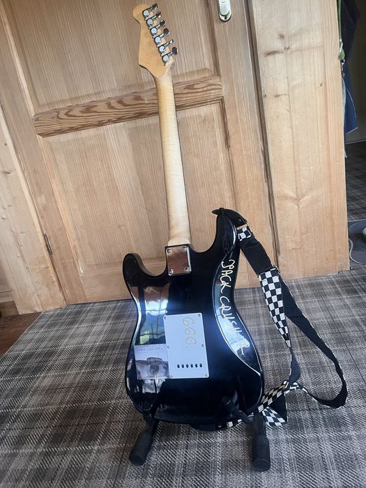 Gitara XP Stratocaster + podpisy zespolu Jack Crusher