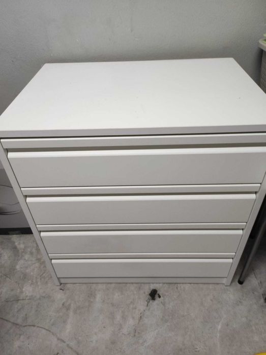 2 Cómodas brancas com 4 gavetas como NOVAS