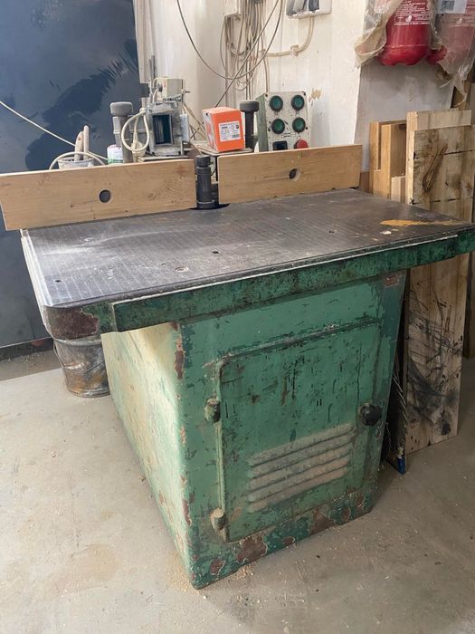 Frezarka dolnowrzecionowa GOMAD