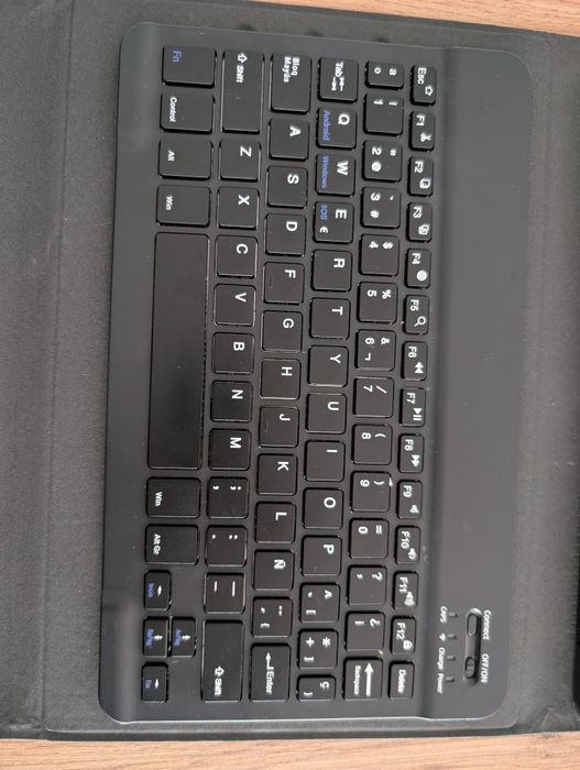 Capa tablet com teclado