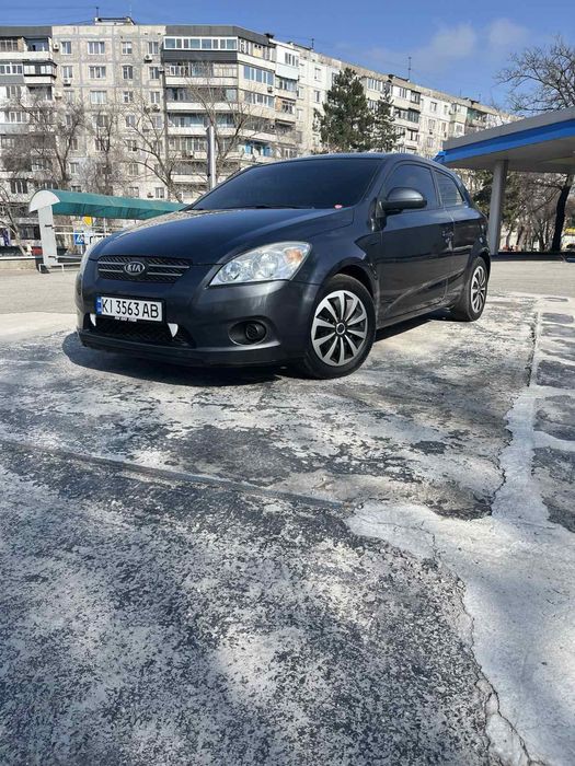 В продаже яркий Кия Сид 2007