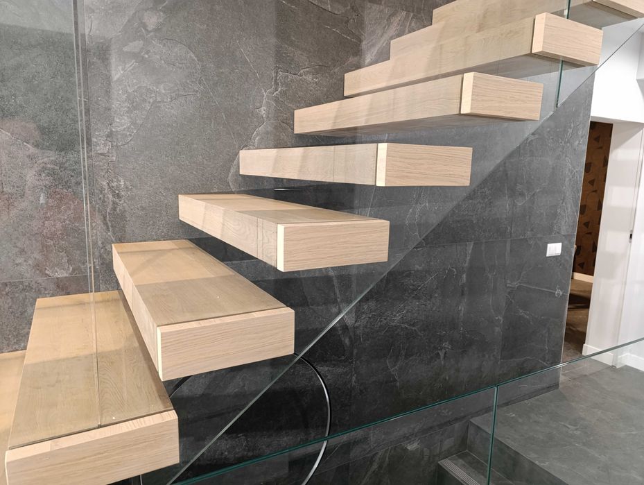 Schody półkowe wspornikowe wiszące Producent