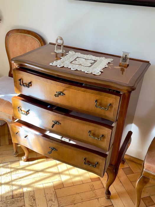 Komoda z szufladami w stylu klasycznym vintage prawie jak nowa mimo wieku