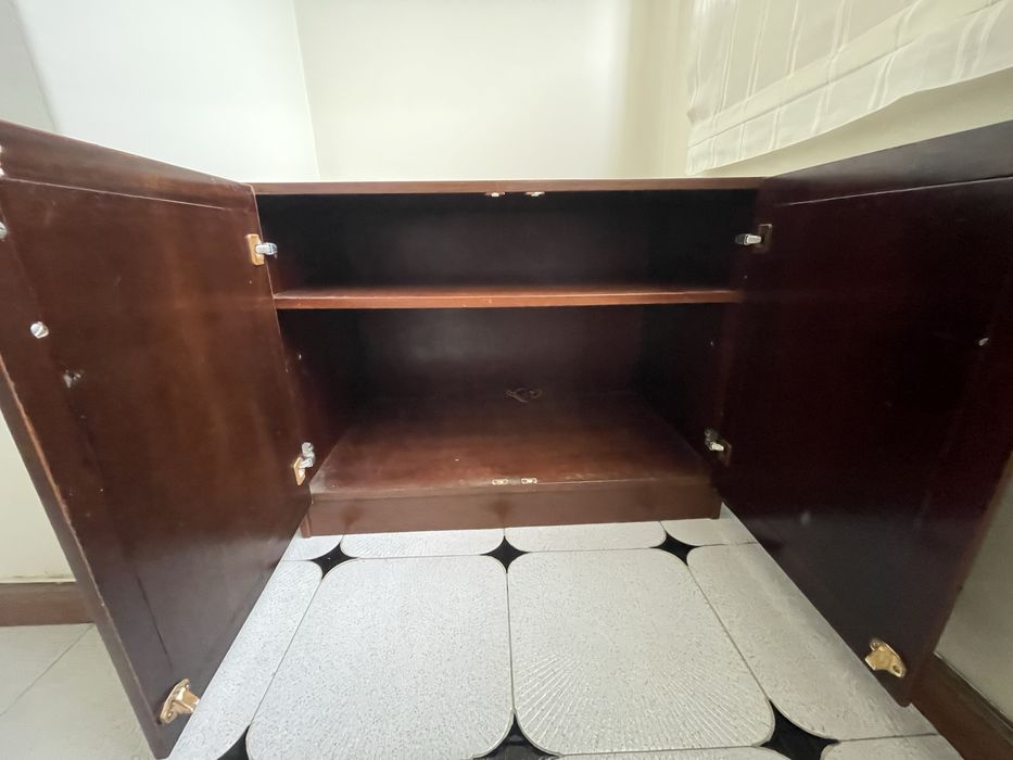 3 armarios - 2 com porta e um com gavetas