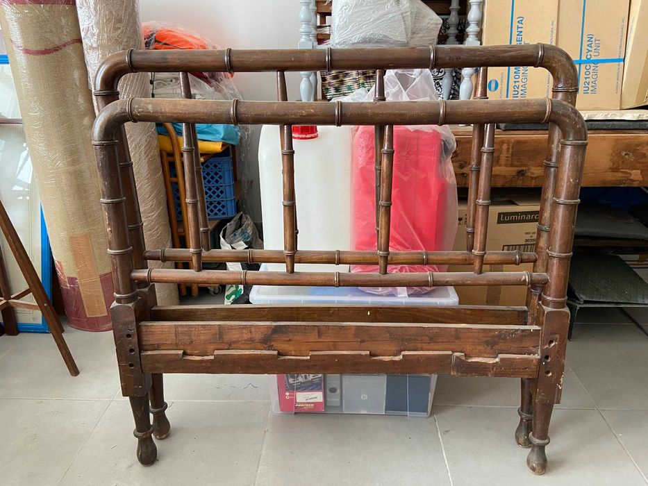 Lote de mobiliário antigo