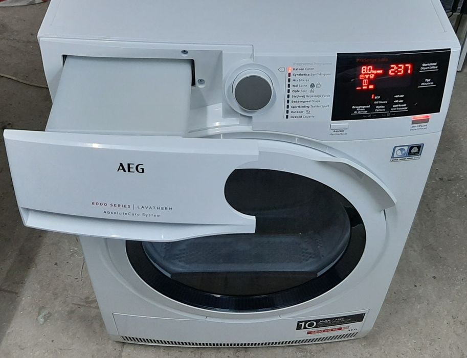 Сушильная машина с тепловым насосом на 8кг АЕГ AEG 8000 Series A++ вживана сушильна машина з тепловим насосом б/в сушарка для одягу made in Germany