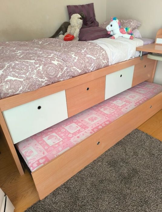 Cama dupla com secretária