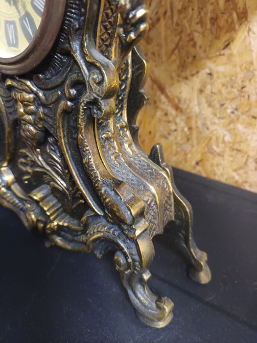 Relogio de mesa em bronze...