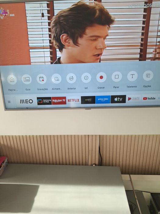 SmarTv samsung  de cor cinzenta sem nada apontar