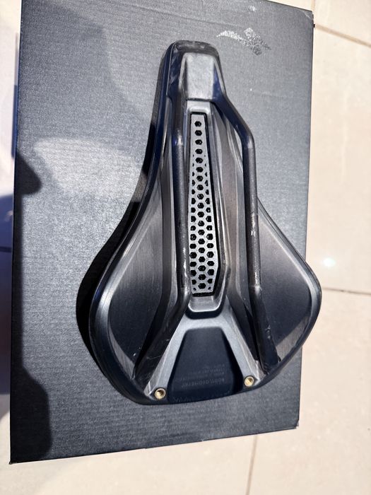 Siodło S-works body geometry power evo 143 mm