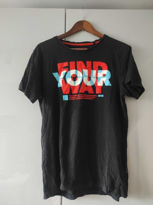 Kouszulka T-shirt CROPP z napisem Find your Way rozmiar M czarna