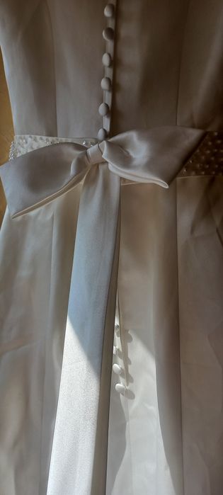 Біла сукня в підлогу