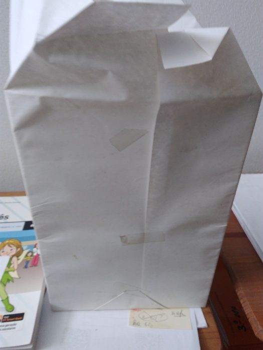 Resmas de papel amarelo