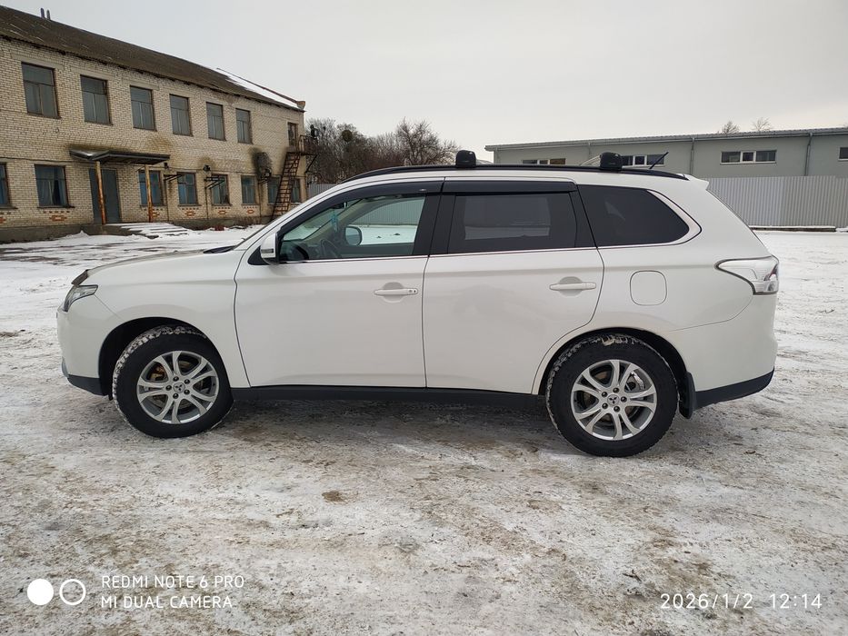 Продам мідсубісі аудлендер 3