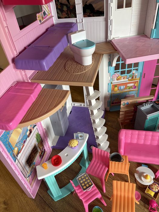 Zestaw Barbie domek wraz z akcesoriami stan bdb -TYLKO ODBIOR OSOBISTY LODZ