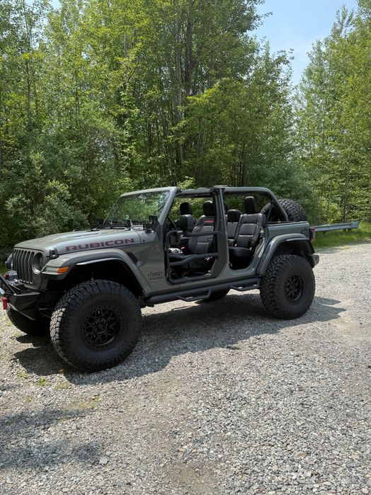 Sprzedam jeep wrangler rubicon JL