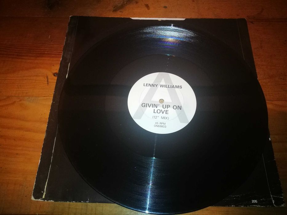 LENNY WILLIAMS (Dance-Funk-Soul) - Giving Up On Love (ING PROMO) MAXI