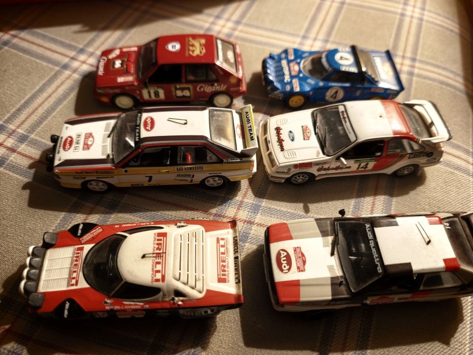 Carros miniaturas  escala1.43 rally só vendo  o conjunto