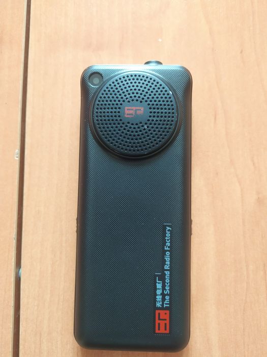 Кнопочний мобільний телефон