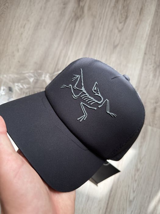 Нова річ на подарунок з бірками від Arcteryx