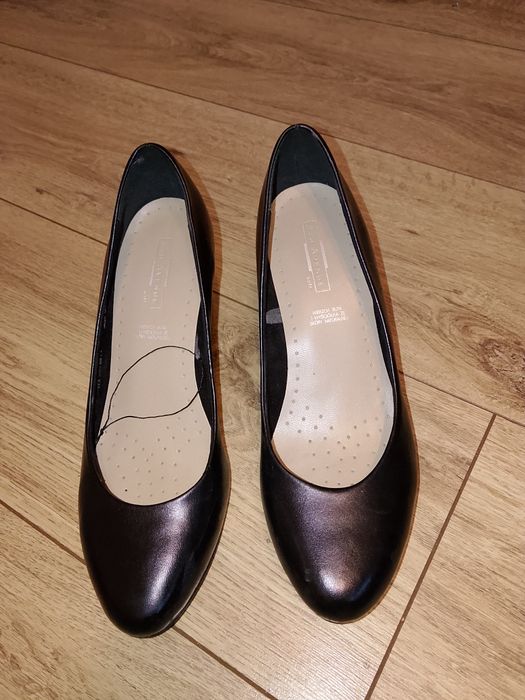 Buty damskie na obcasie w rozmiarze 37.