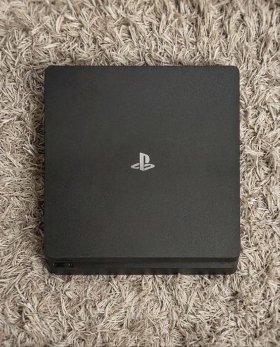 Ps4 com comando e jogos