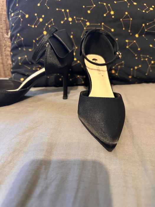 Туфлі чорні атласні