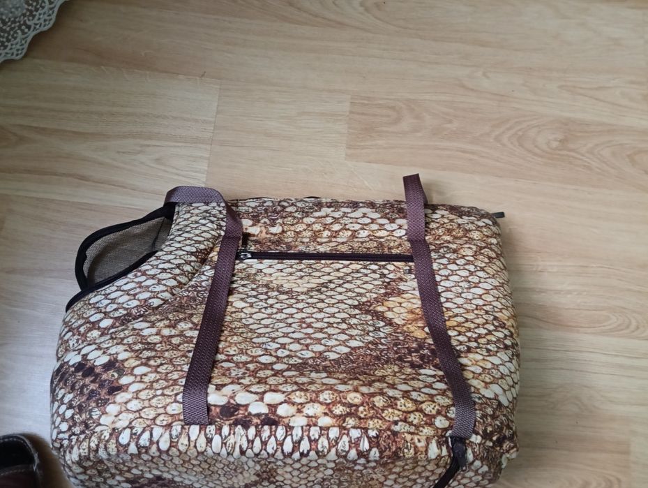 Дешево.Сумка-переноска для тварин..