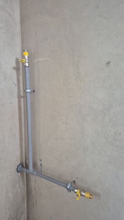 )( Котеджі неподалік центральної частини міста