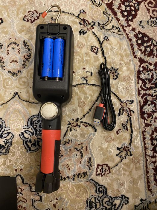 Очень яркий прожектор на магните и прищепке