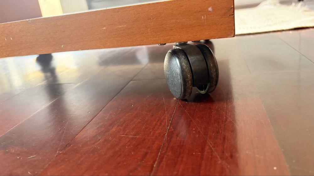 Mesa de Apoio / Mesa de Cabeceira de Madeira com Rodinhas – Excelente Estado
