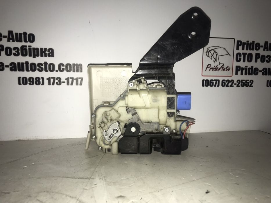 VW Volkswagen Transporter Multivan T5 T6 передні замки дверей