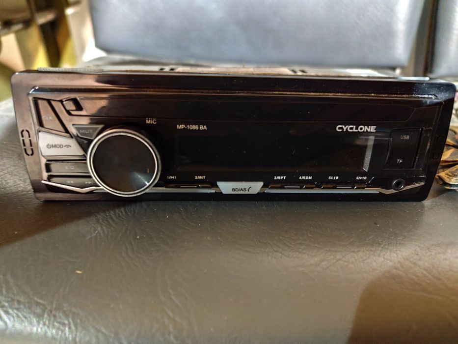 Продам магнітолу