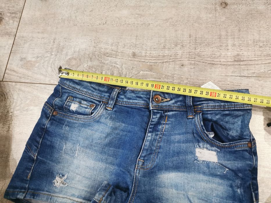 Krótkie spodenki M Berheka 38