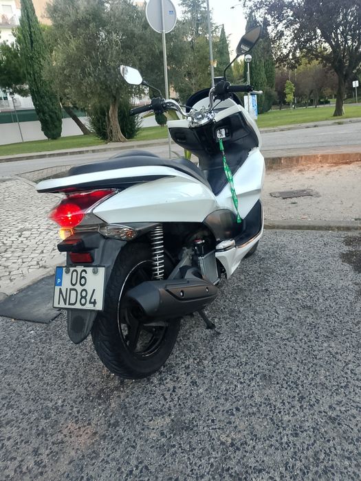 HONDA PCX 2012 Mota bem cuidada, óleo e kit CVT em dia, elétrica e pneus em excelente estado.