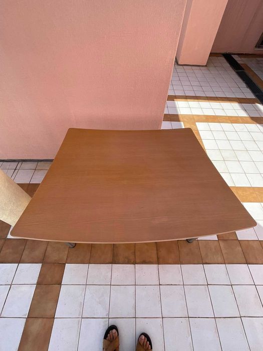 Mesa de madeira para quarto da criança