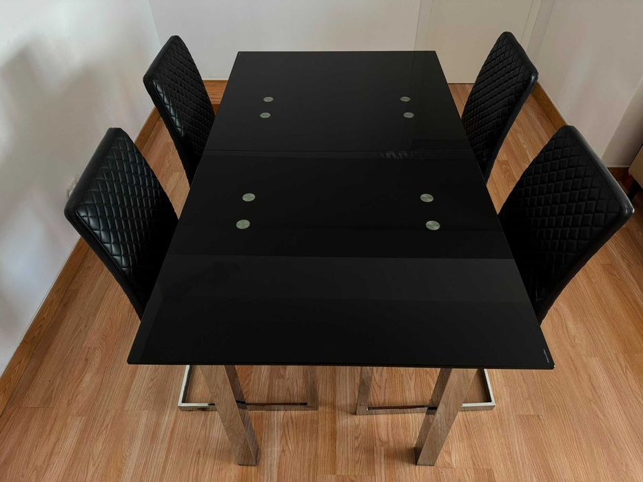 Mesa de jantar extensível em vidro temperado preto + 4 cadeiras almofadadas