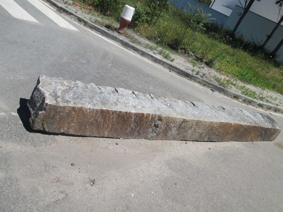 Vendo pedras de granito azul .