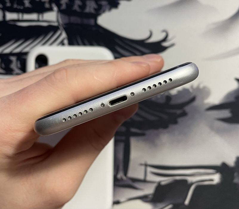 iPhone Xr White на 64gb