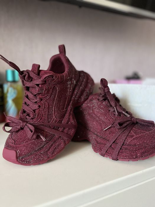 Жіночі кросівки у стразах BALENCIAGA