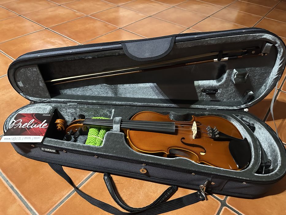 Vendo violino marca Yamaha 4/4 como novo