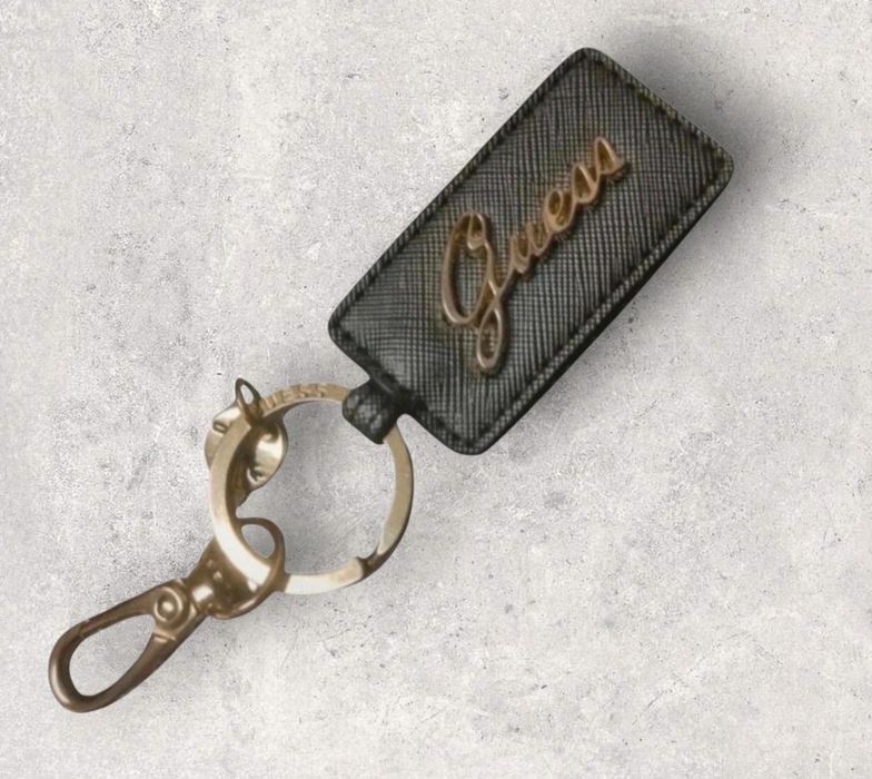 Porta Chaves Guess